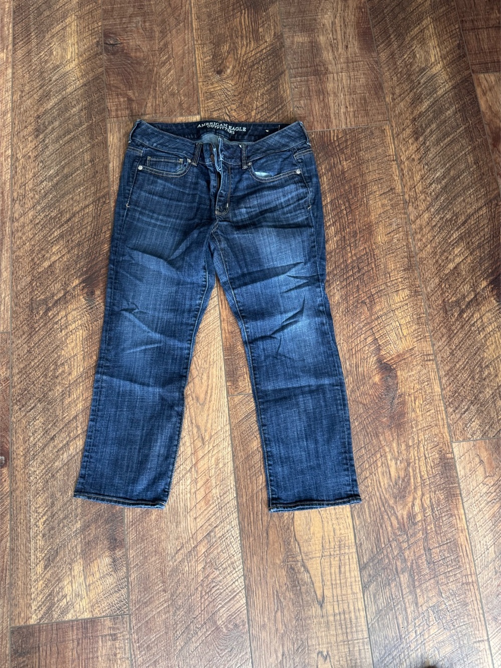 AE Artist crop dark wash capris